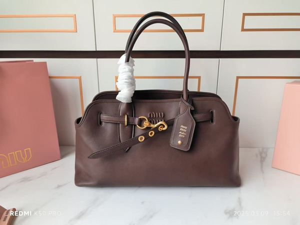 スーパーコピーブランドバッグ正面デザイン